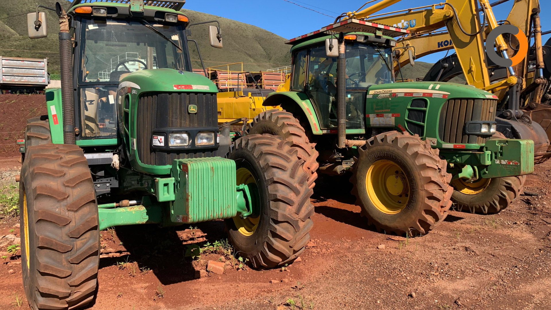 TRATOR AGRÍCOLA COM GRADE - máquina pesada